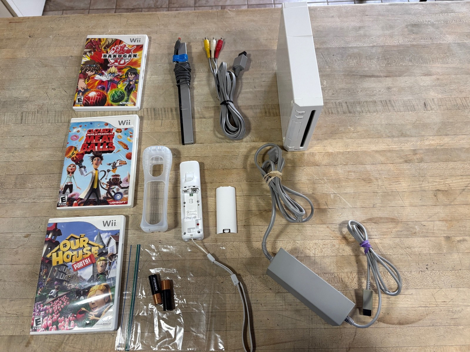 Wii Console Game w/ ALL Cords , Controller, RVL-001 USA *** with 3 Games ***