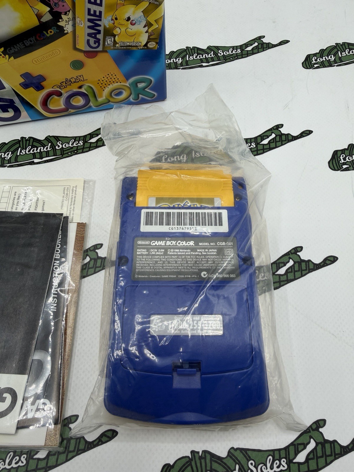 NEW! Pokemon – Nintendo GameBoy Color Pikachu Yellow Version – Complete CIB