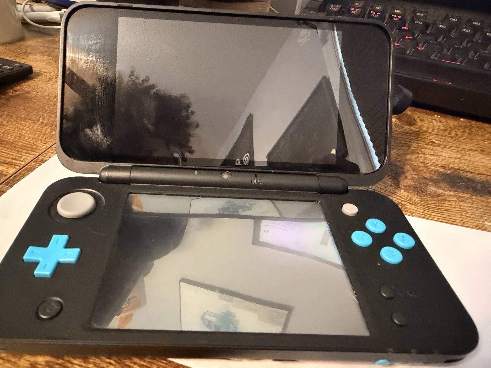 Nintendo 2DS XL Handheld Console with Mario Kart 7 Bundle – Black/Turquoise