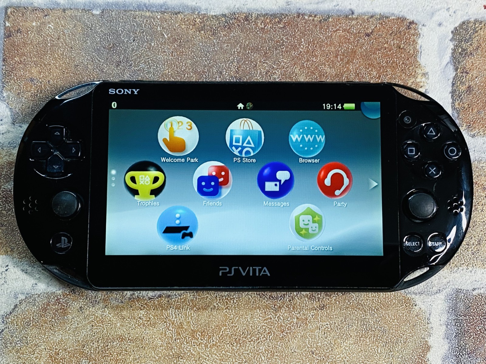 PS Vita PCH 2000 Black SONY PlayStation Japan 16GB Charger MobileCase 1Game No2D