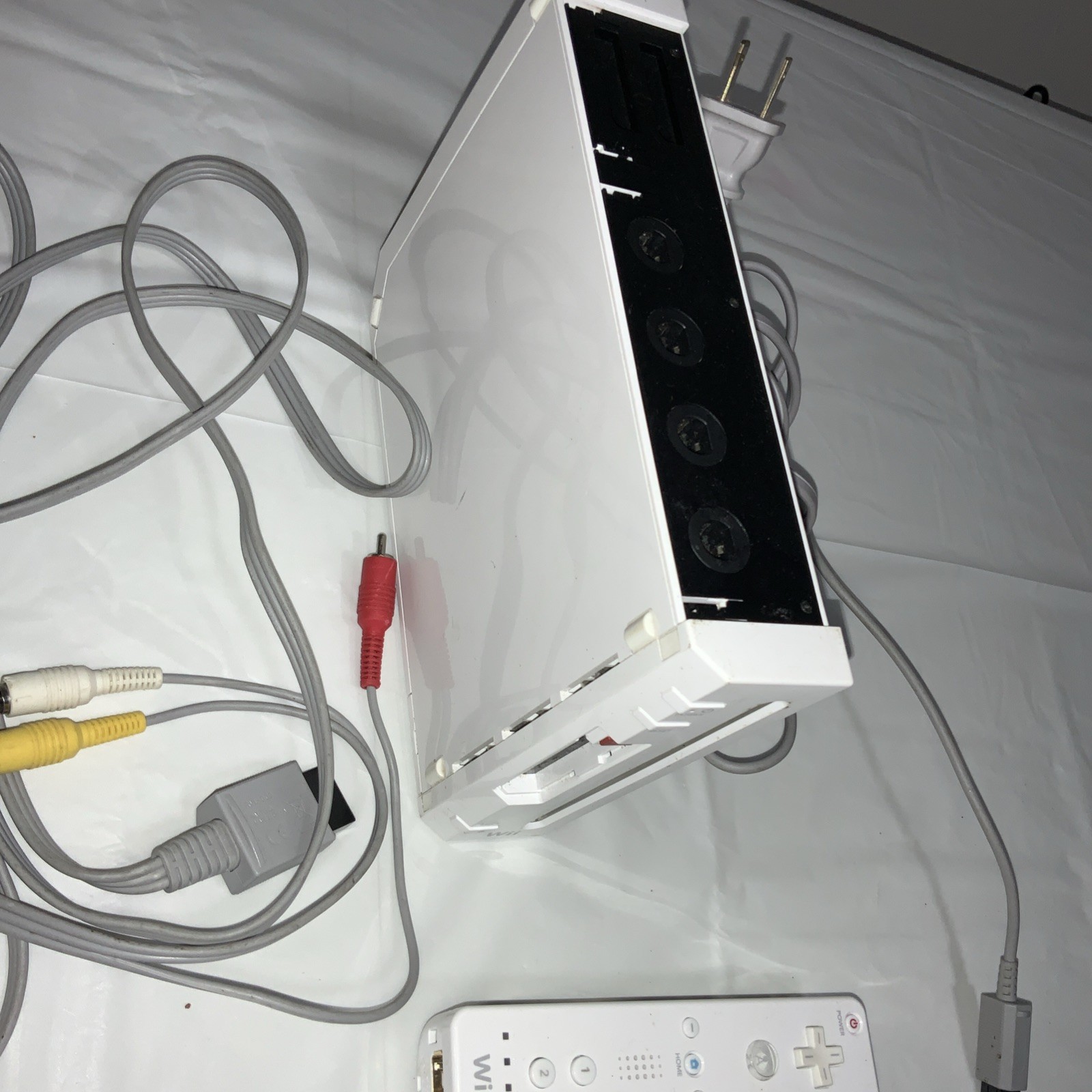 Nintendo Wii Video Game Console RVL-001 White Bundle