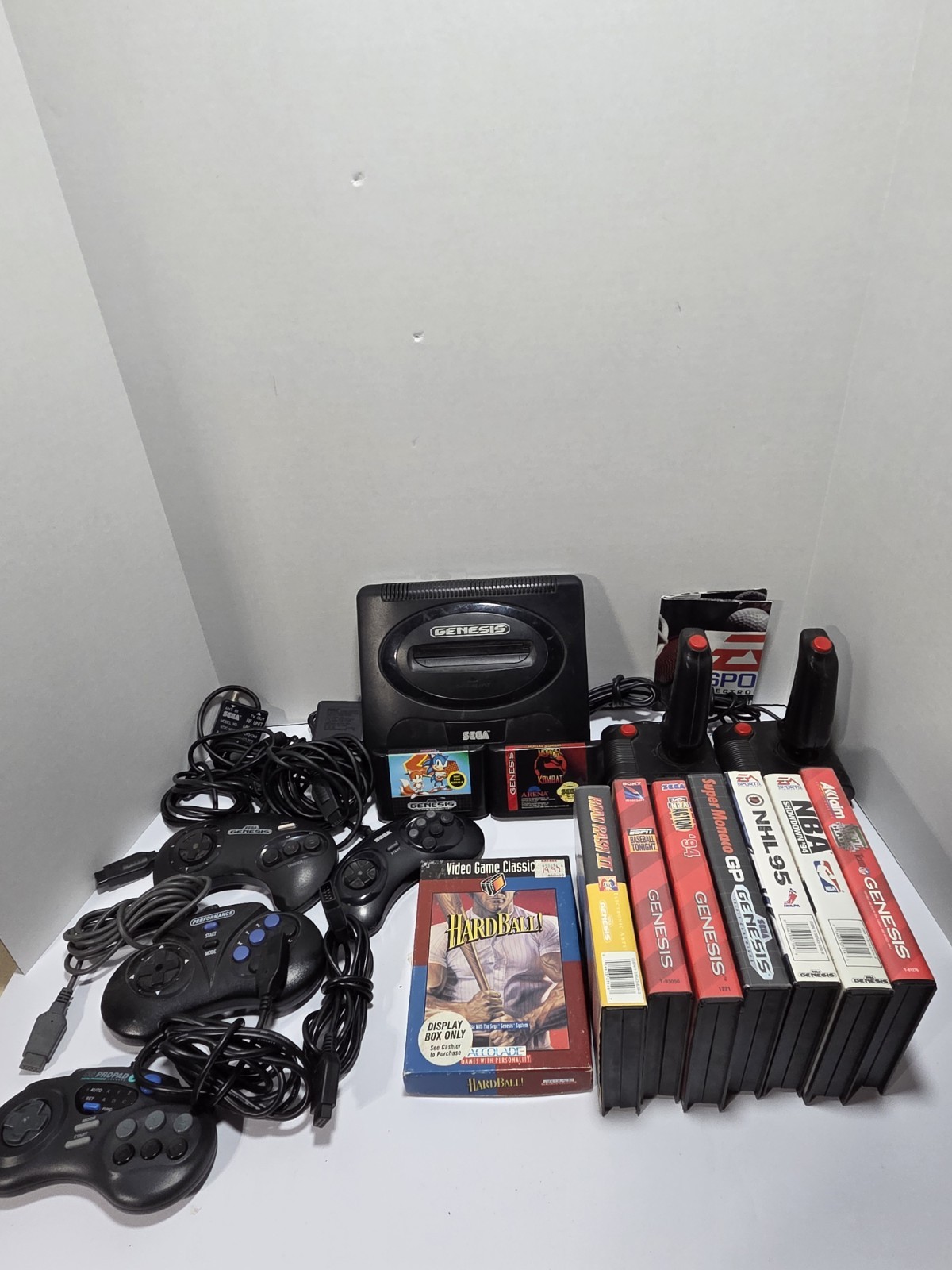 Sega Genesis Bundle lot 10 ganes 4 controllers, Joysticks.