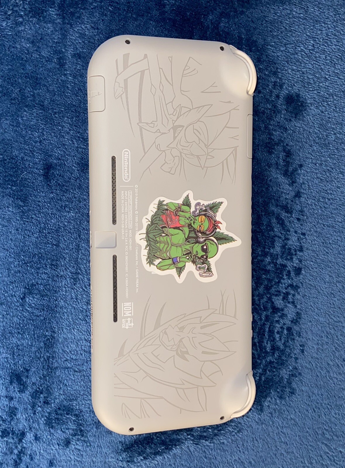 Nintendo Switch Lite Pokemon Zacaian and Zamazenta Edition 32 GB – Gray
