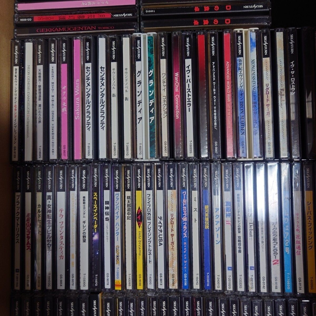 Sega Saturn console + 130 software sets.Tested from Japan