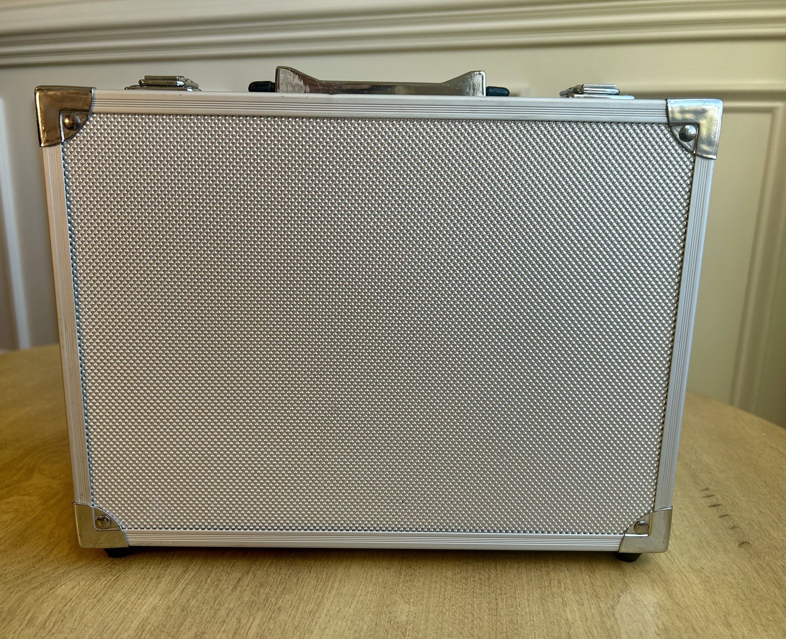 Intec (Nintendo DS) Pro Gamer’s Kit Aluminum Case and Accessories