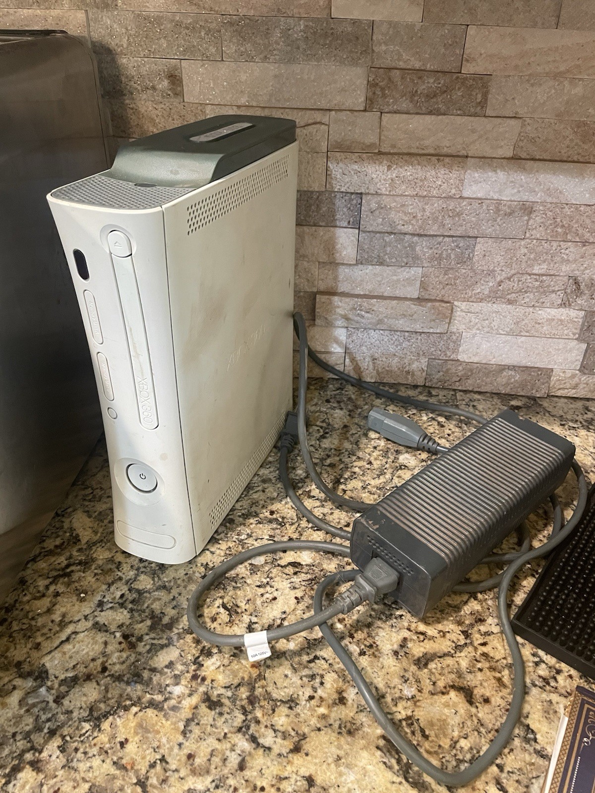 Microsoft Xbox 360 Console White/Gray 20GB HDD HDMI 1080p NTSC-U/C Power Supply