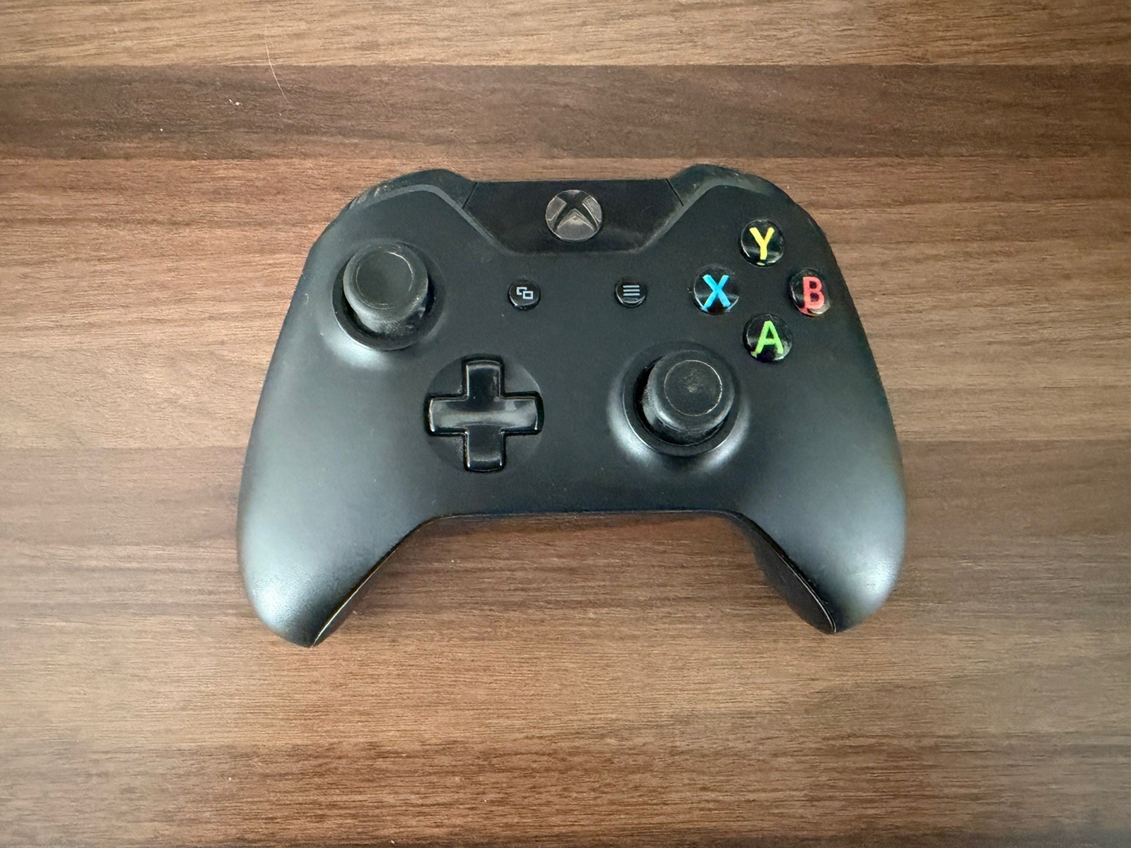 XBOX ONE S 500GB WHITE BUNDLE + 4 GAMES, 1 CONTROLLER & CORDS : TESTED & WORKING