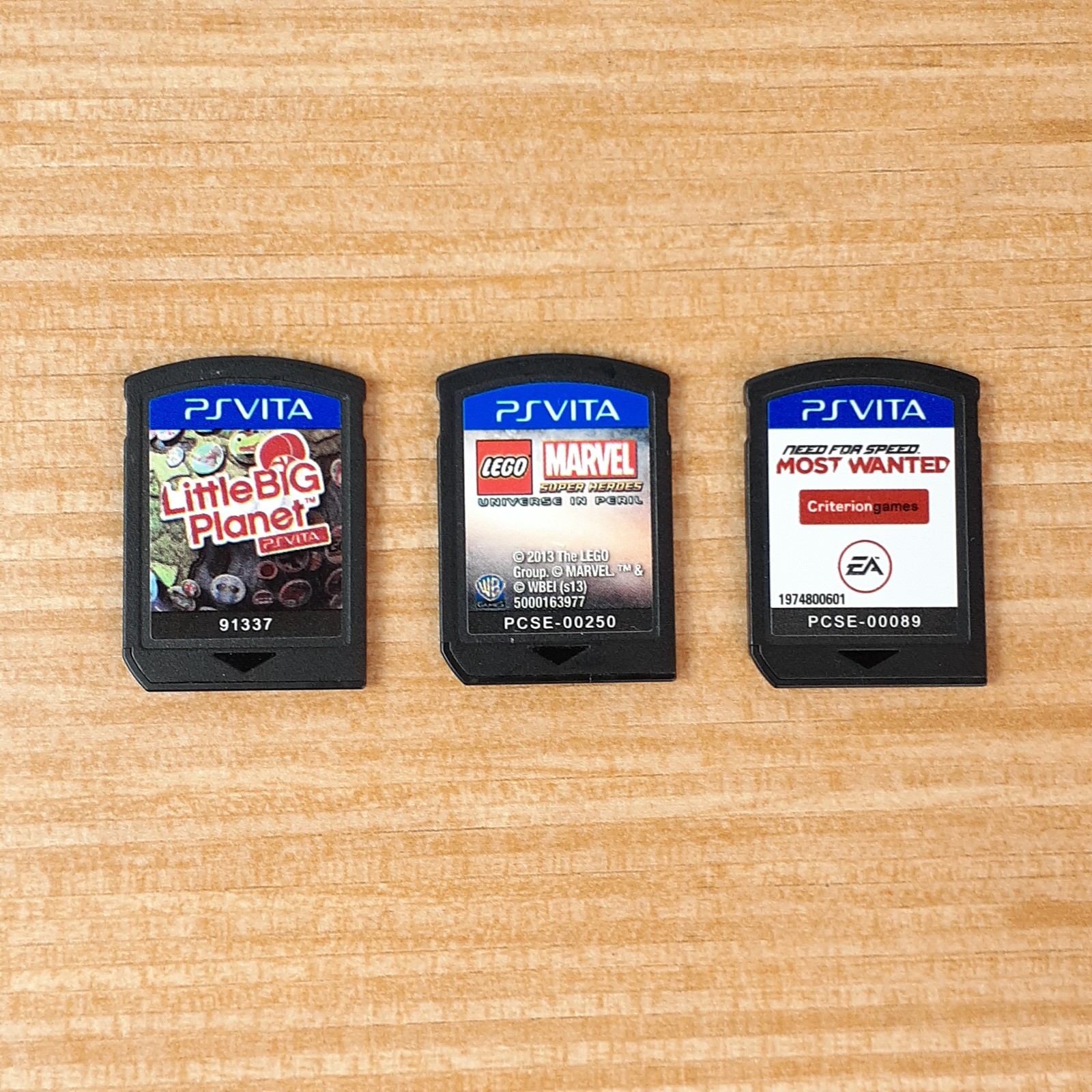 Sony PSVITA Console PCH-1101 Bundle 3 Games Box Memory Card OEM Cradle Charger