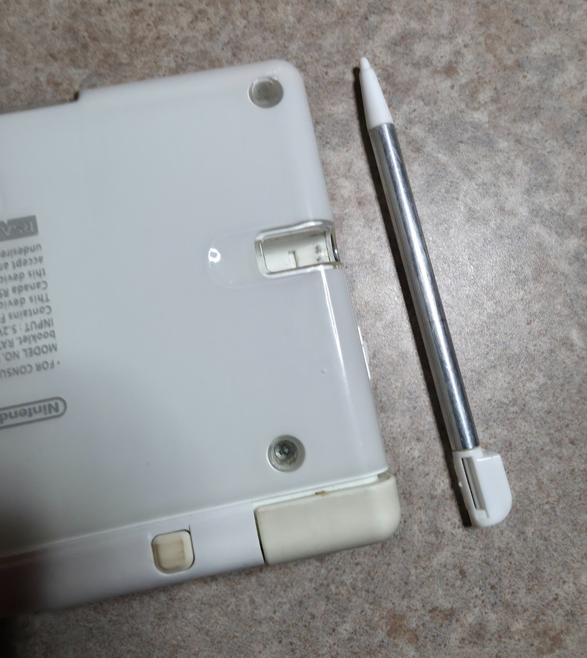 Nintendo DS Lite Handheld Console – Polar White w/ OEM wall and car Charger