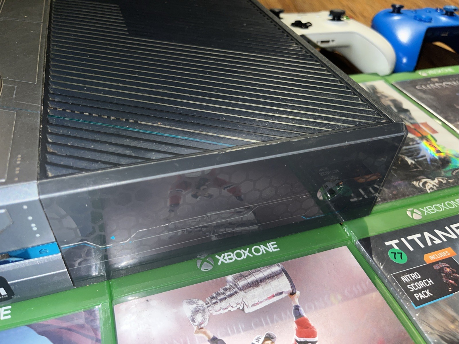 Xbox One Halo 5 Edition Console 1TB Bundle – Games Controllers