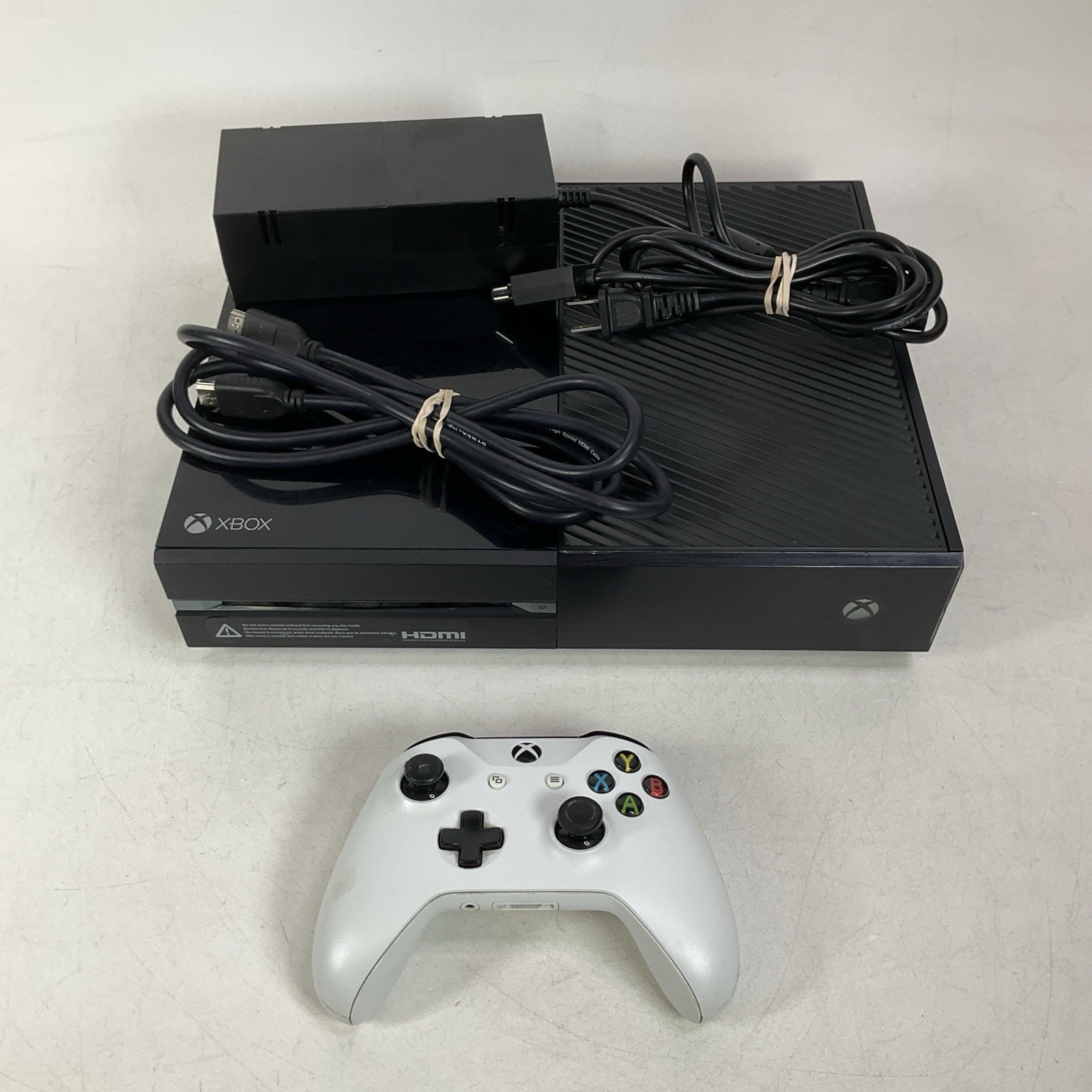 Microsoft Xbox One Model 1540 500GB Console Bundle White Wireless Controller