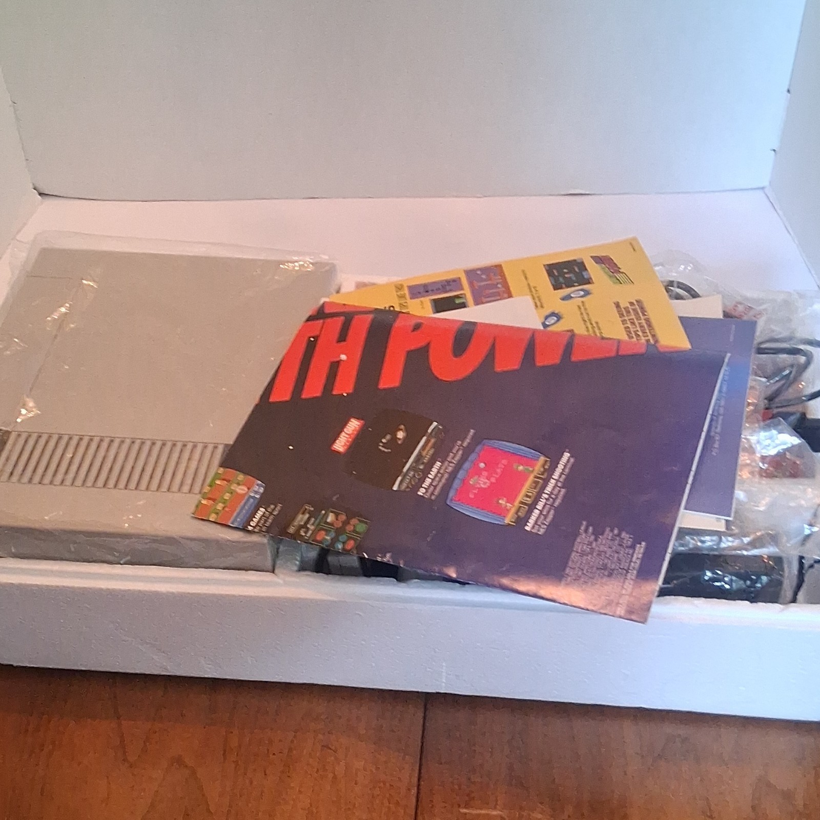 Nintendo NES Action Set NES-001 NTSC-U/C w Zapper SMB/Duck Hunt In Box