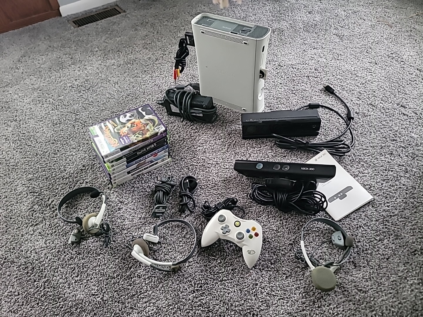 Microsoft Xbox 360 Pro System Bundle 60GB White Console 10 Games Kinect Sensor