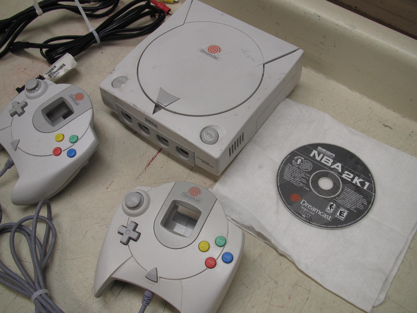 Sega Dreamcast HKT-3020 System Console Bundle w/ Cables 2 Remotes & Memory Card
