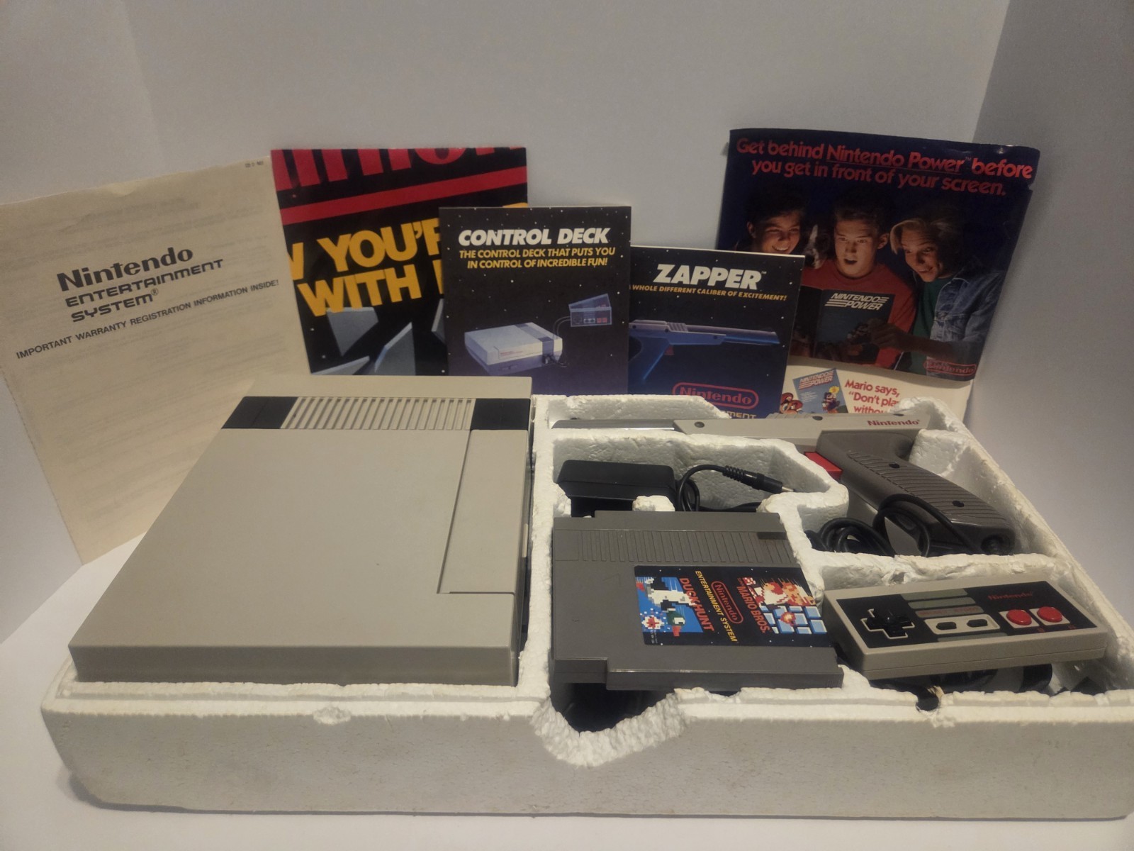 Nintendo Entertainment System Action Set NES-001 NTSC-U/C Console w/ Controller…