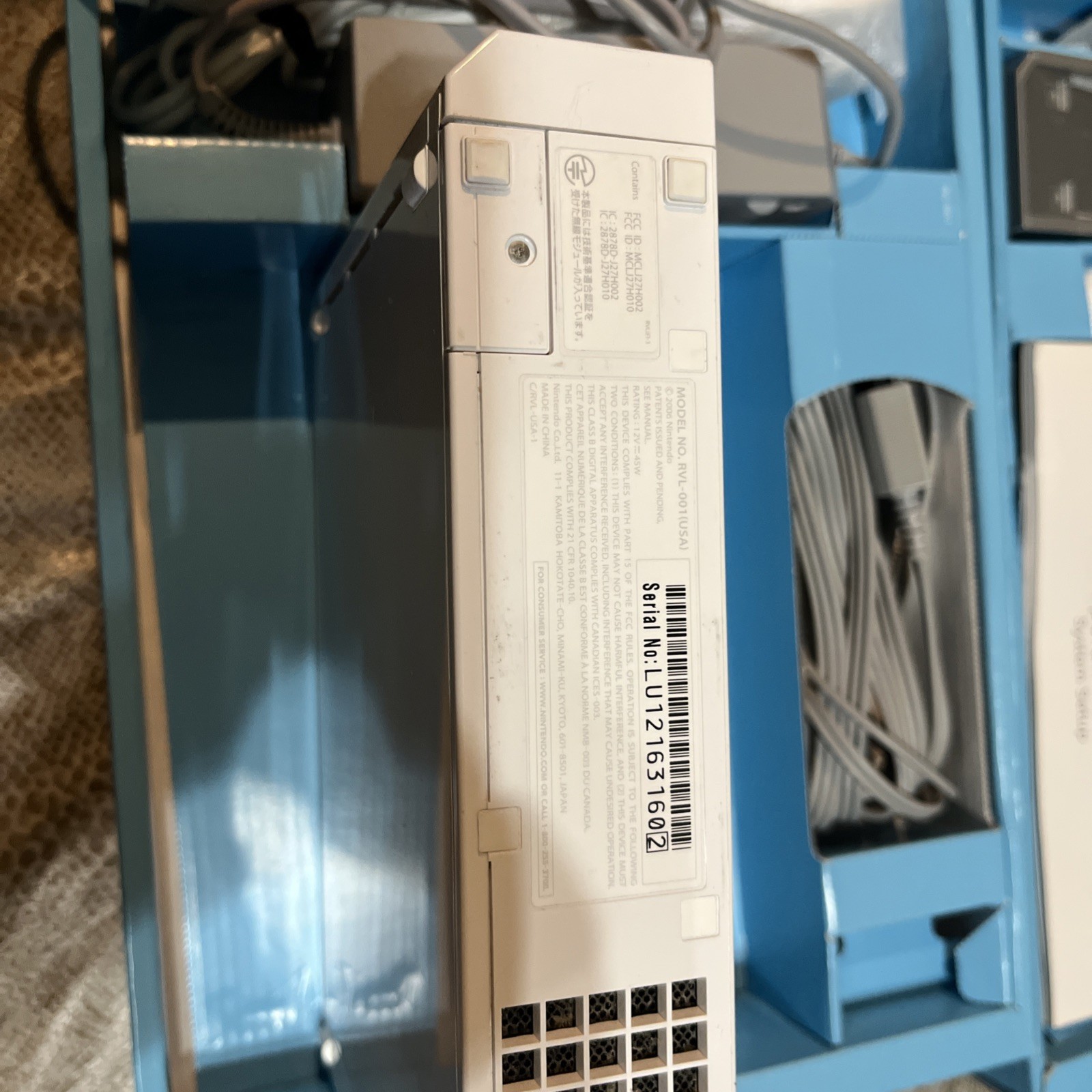 Nintendo Wii Sports Console Bundle White RVL-001 w/ Original Box Trays and Game