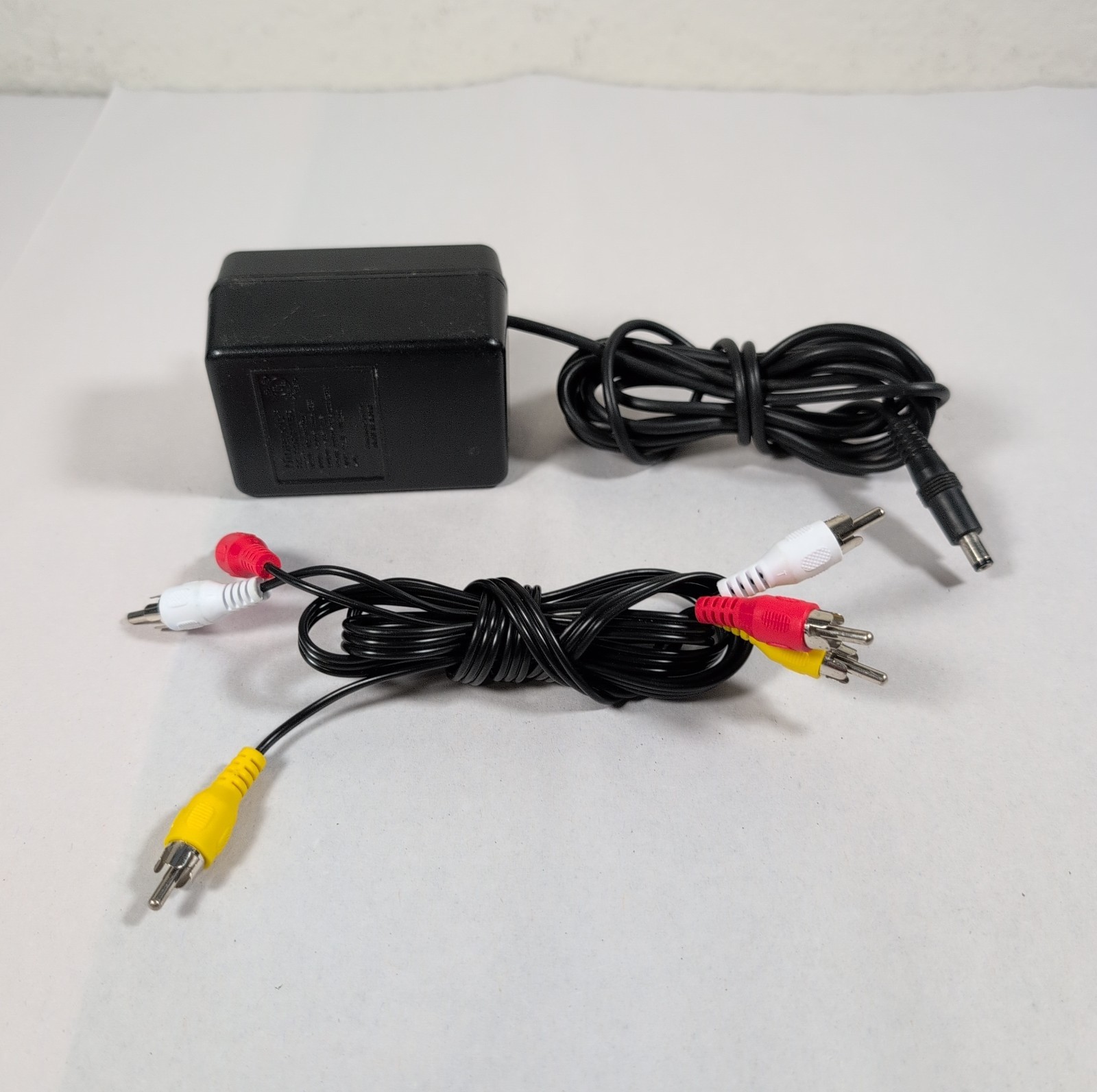 Nintendo NES-001 Console W/ Mario Duck Hunt Controller Light Gun Tested Working