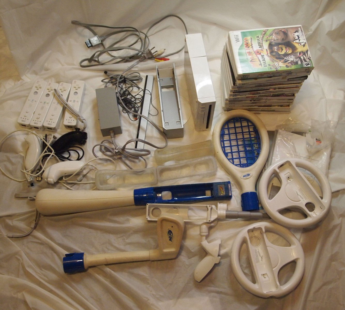 Nintendo Wii Console Bundle Lot 14 Games Wii Attachments and Controllers