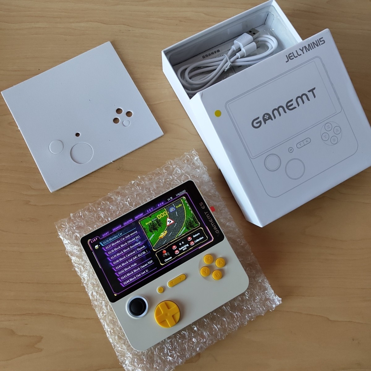 Cool! JellyMini5 Gamemt E5 Handheld Gaming Console 64GB LIKENEW WHITE YELLOW