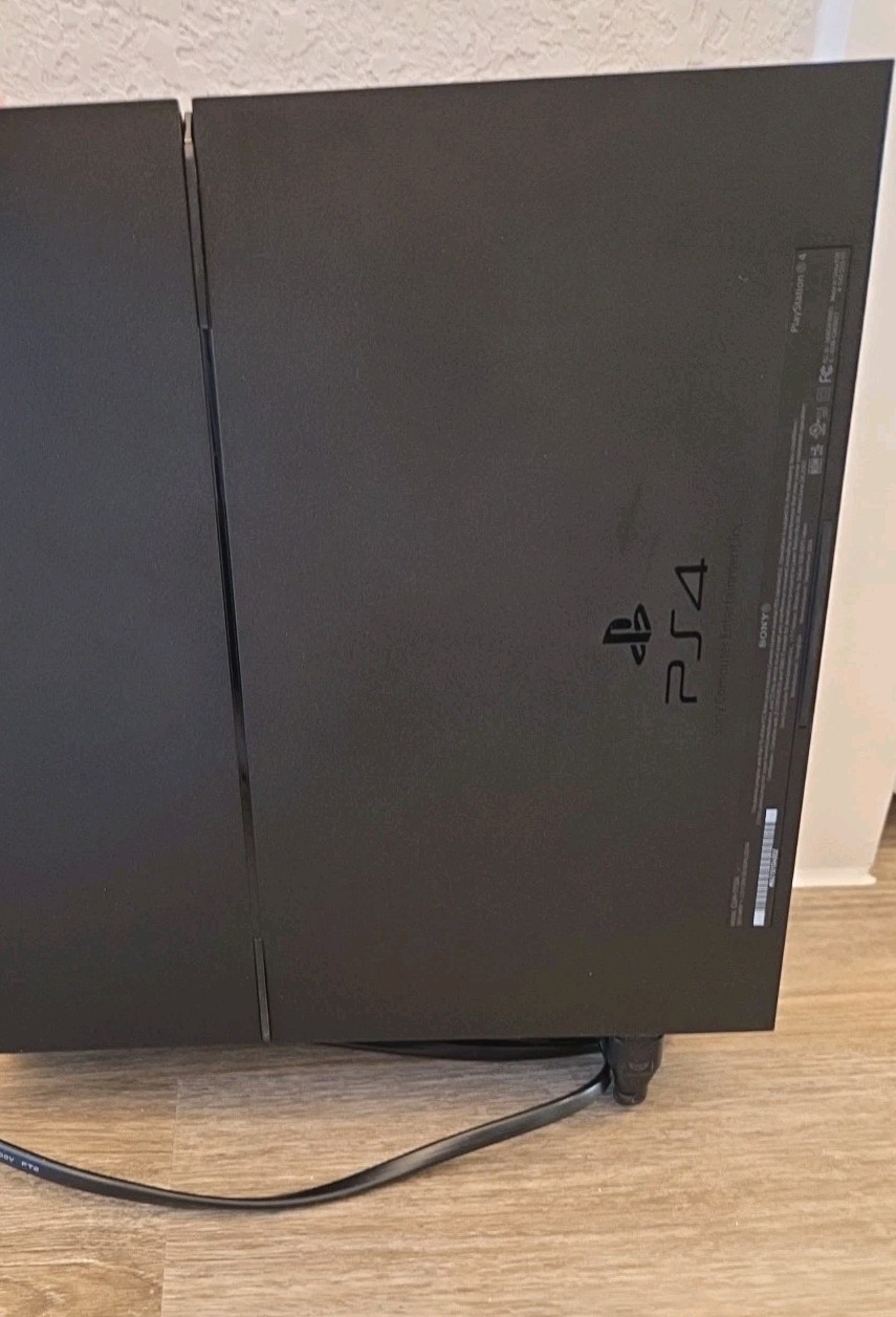 PlayStation 4 Console With 2 Games: BUNDLE