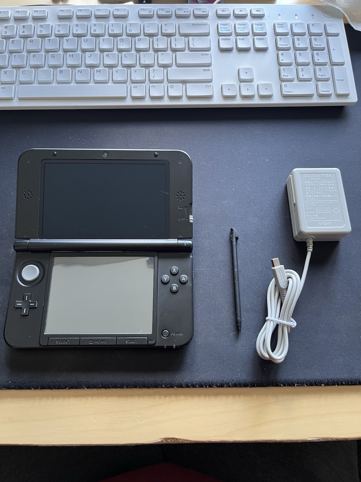 Nintendo 3DS XL Handheld Console – Black and Red – Excellent Used Condition