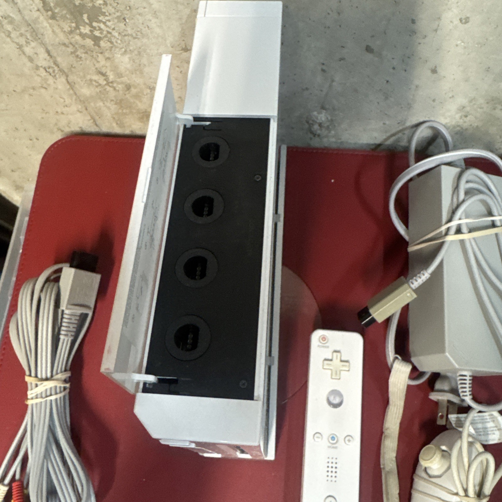 Nintendo Wii RVL-001 (USA) White Console w/ OEM Controller, Nunchuk & 5 Games