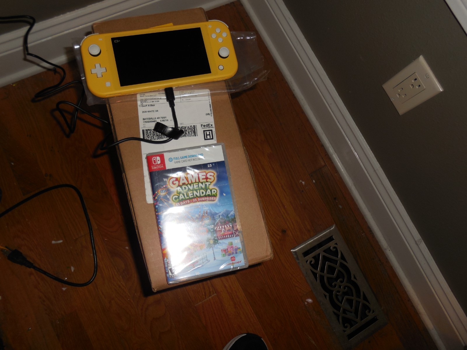Free Shipping! Nintendo Switch Lite Console bundle – yellow, tested & working