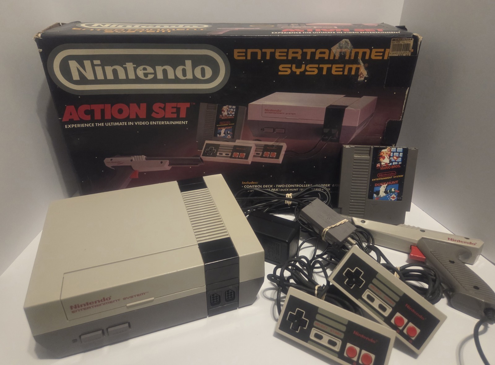 Nintendo Entertainment System Action Set NES-001 NTSC-U/C Console w/ Controller…