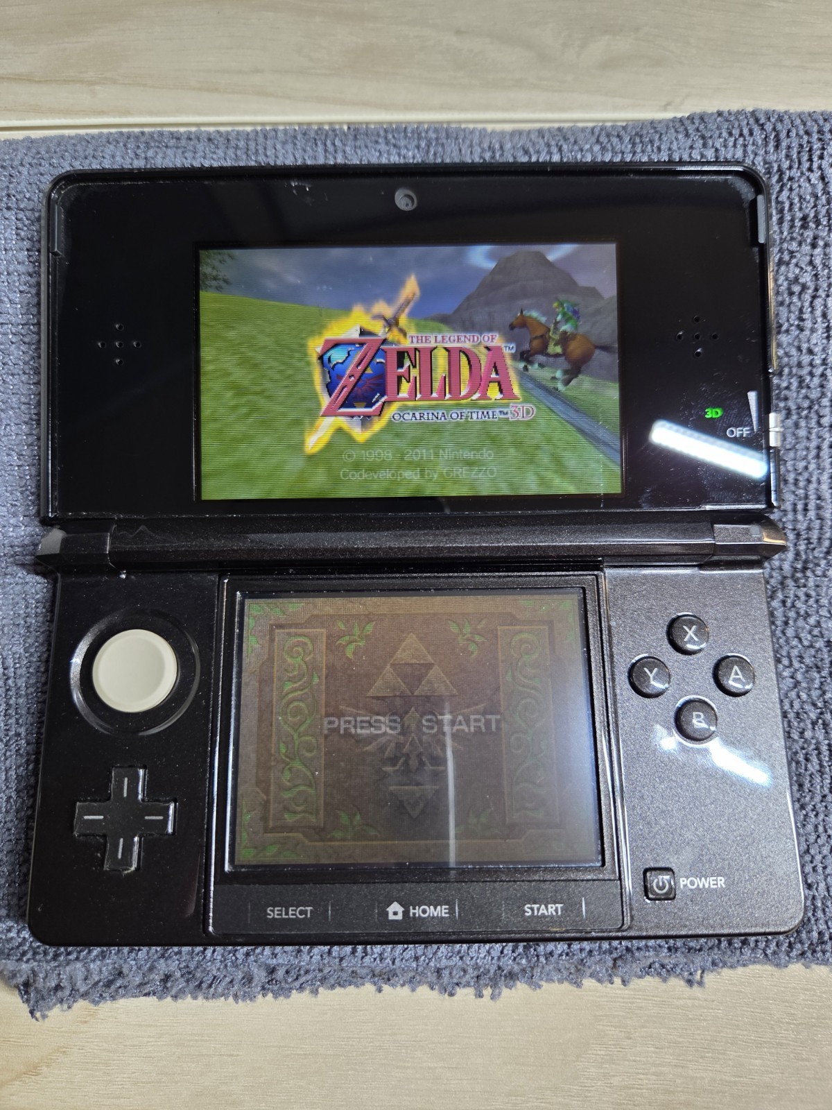 Nintendo 3DS with original box – Cosmo Black – For Repair Tested and Working