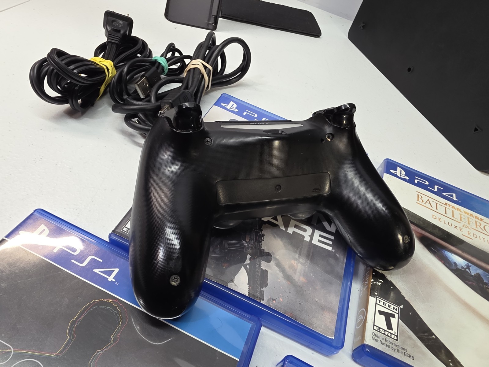Sony PlayStation 4 Slim 500GB Black Console Bundle Games, Controllers Charger