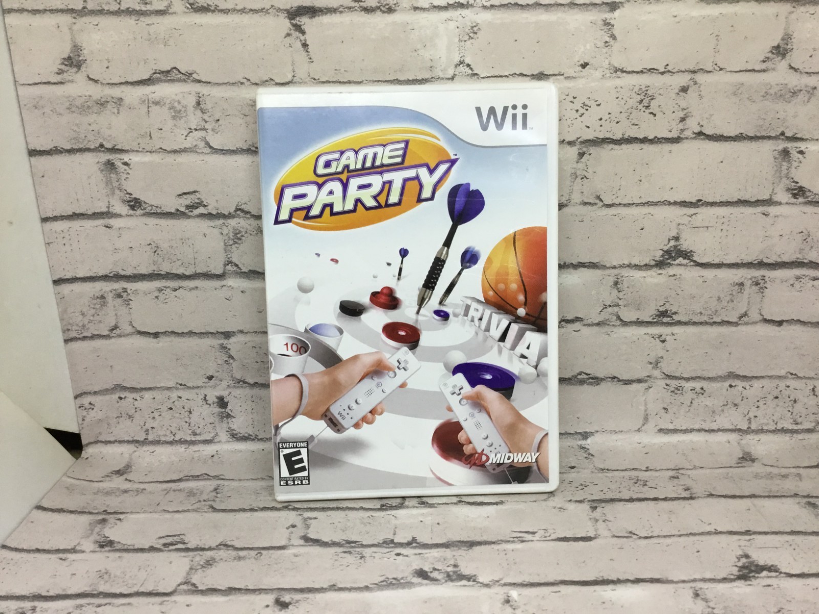 Nintendo Wii Game System Console with 2-REMOTES and game Bundle PLAYS GAMECUBE