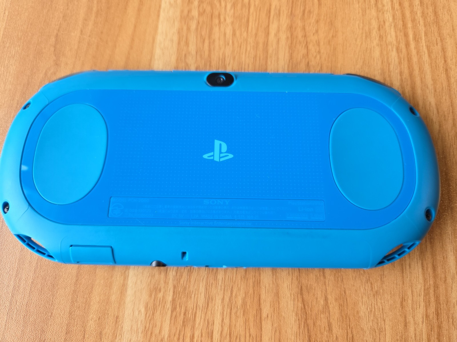 Sony PS Vita 2000 Slim PCH-2000 – Aqua Blue *GREAT* + Charger