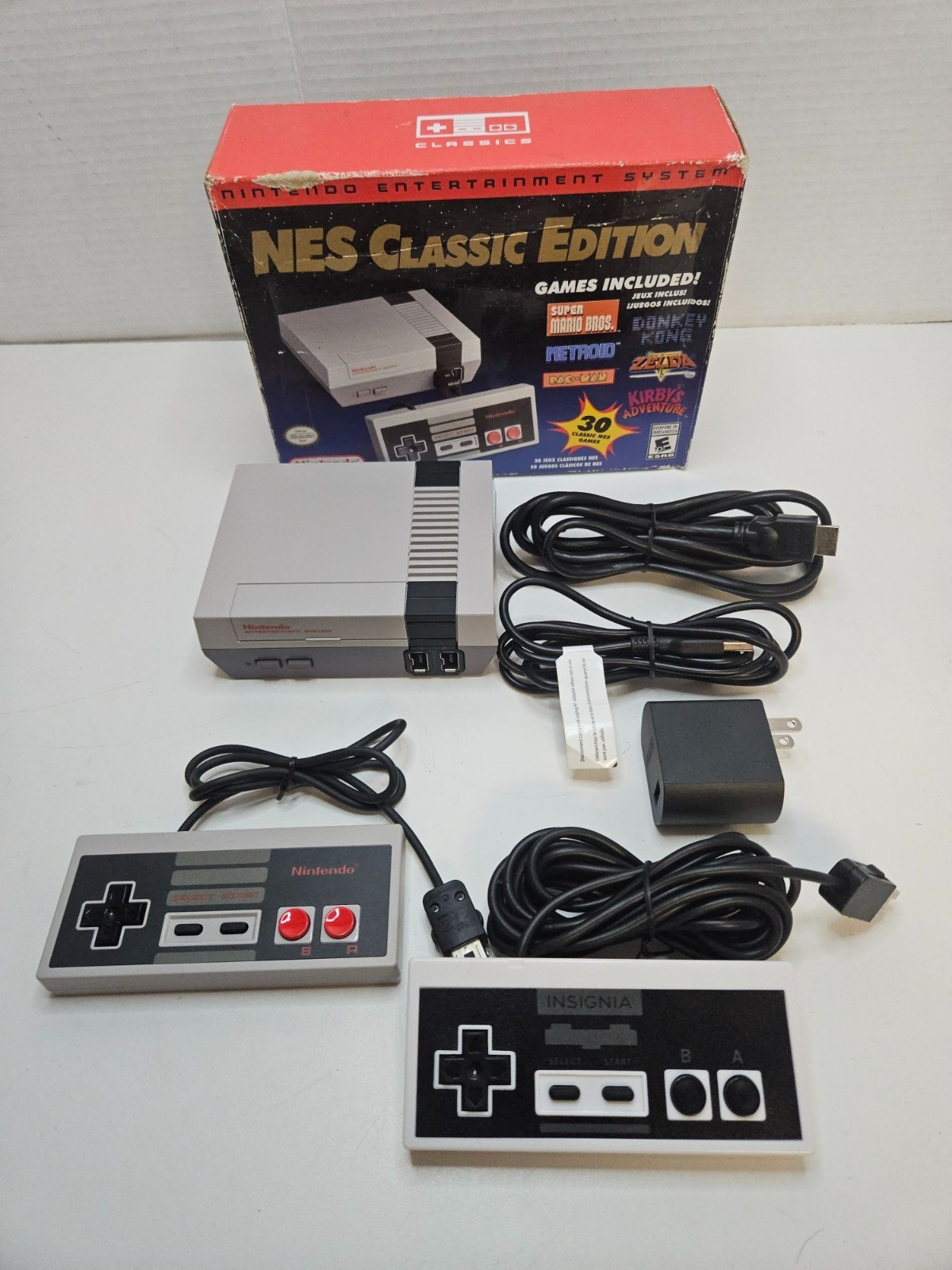 Nintendo NES Classic with Box and extra controller mini console zelda metroid