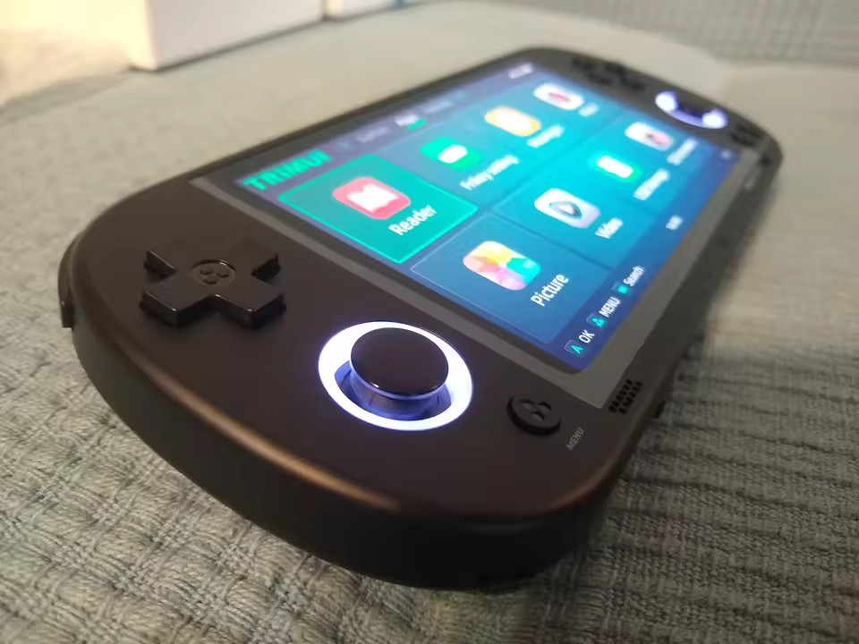 Trimui Smart Pro Handheld Game Console 4.96″ IPS Retro Linux RGB Joystick