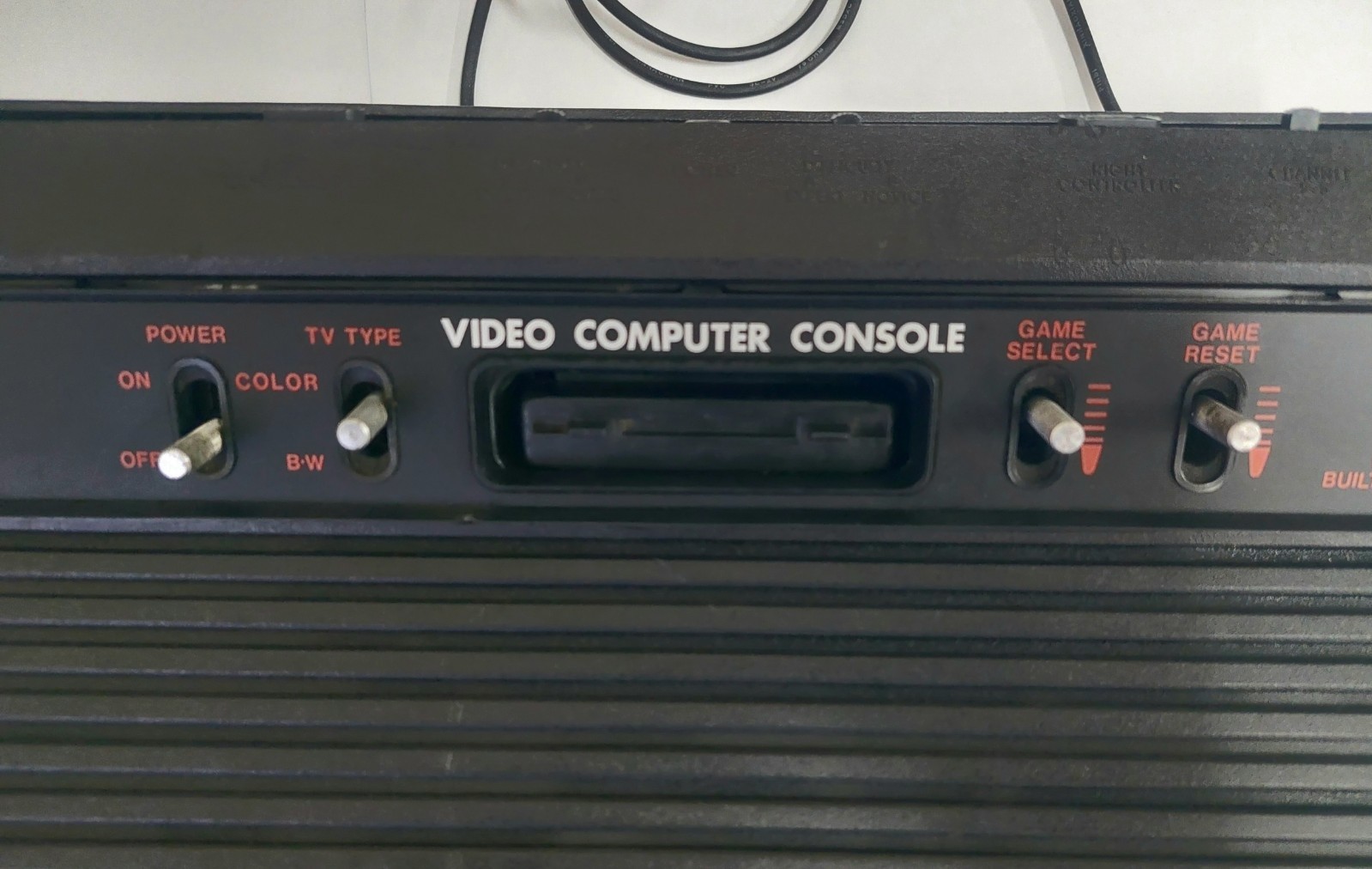 Atari from 90’s very good condition works perfectly fine with fancy games