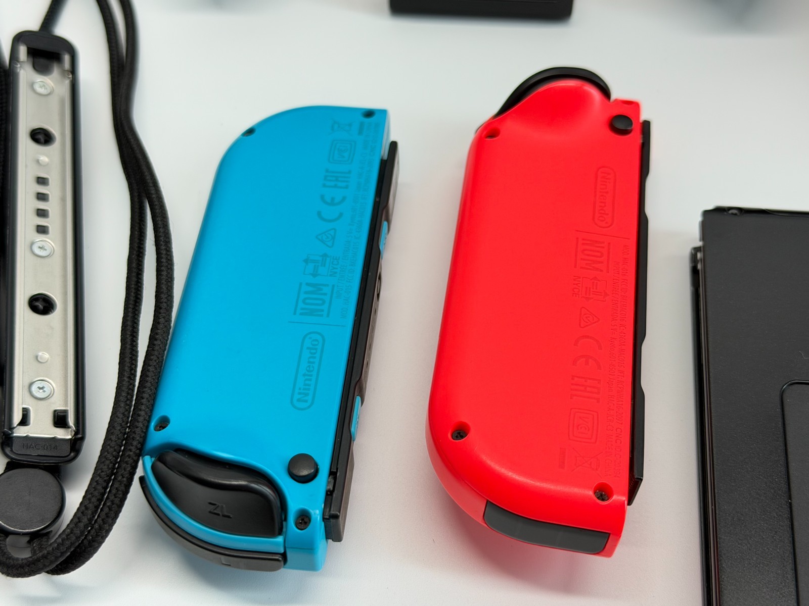 Nintendo Switch System Bundle Neon Red/Blue Joy-Cons & Cords Tested
