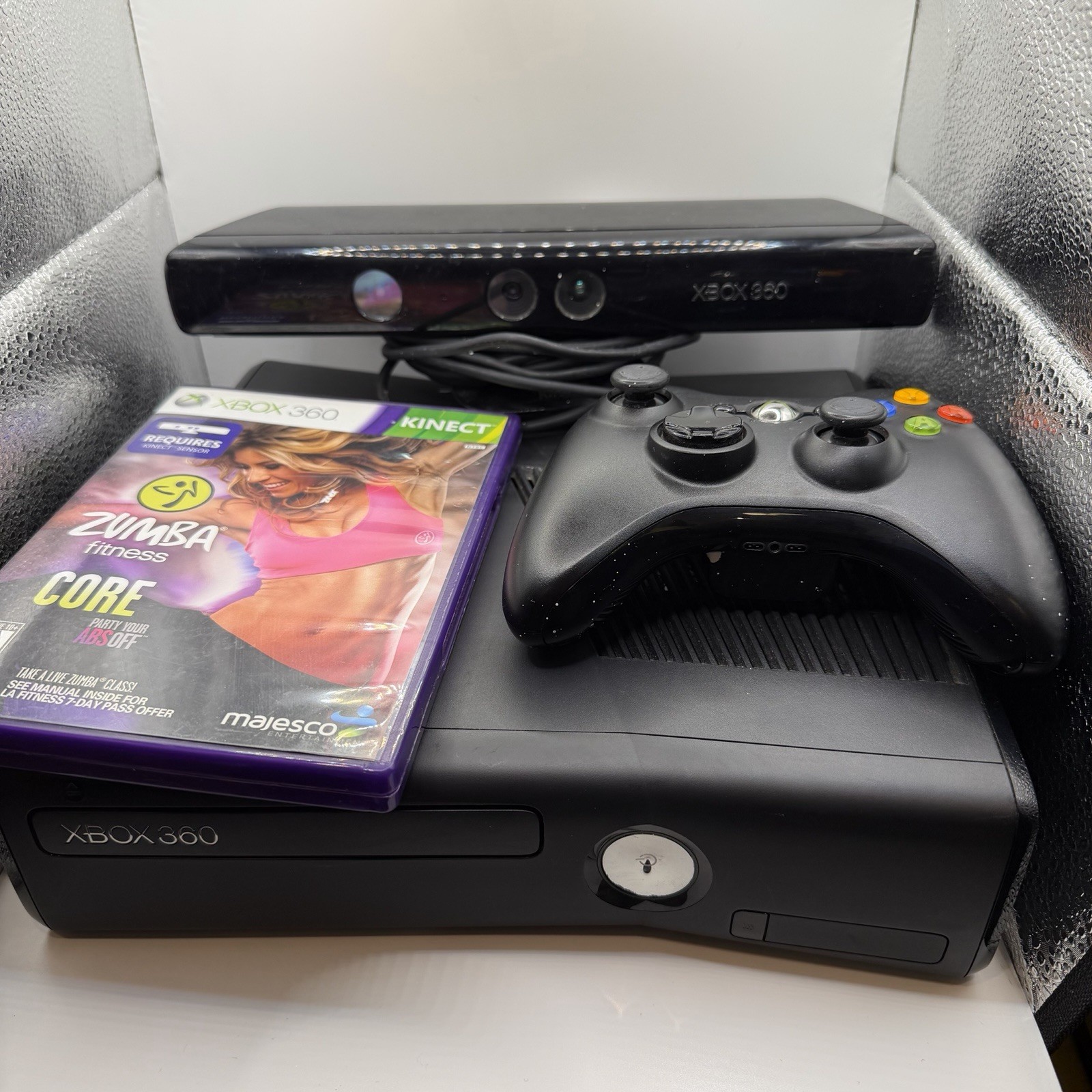 Xbox 360 W/ Connect W/ Controller W/ Game No Power cable Not Tested