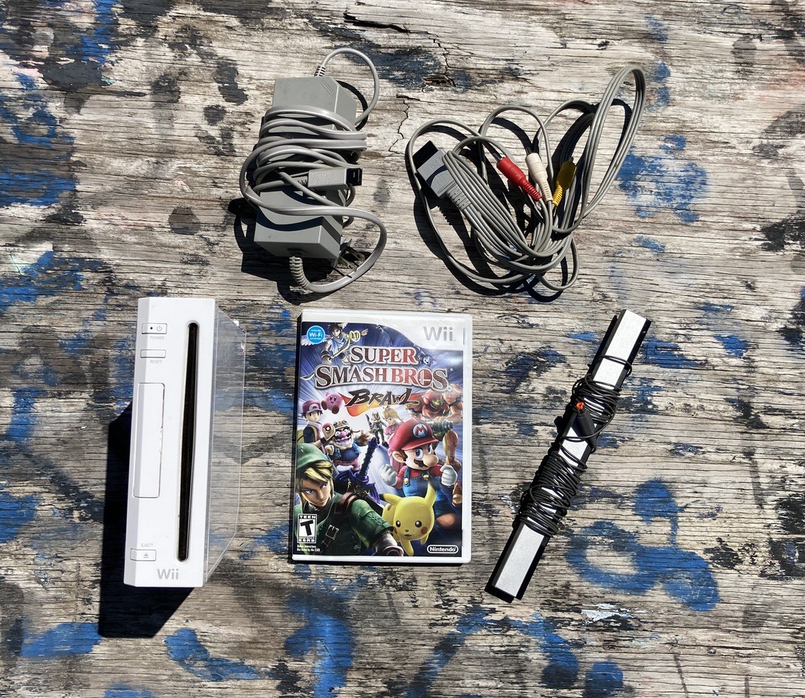 Nintendo Wii Console RVL-001 *TESTED* *No controllers* Comes With Game