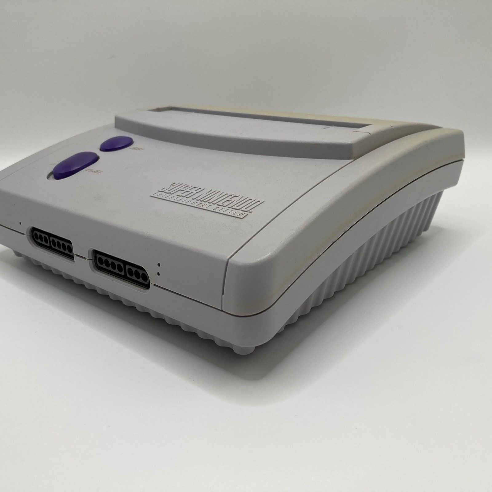 Super Nintendo Jr. SNES SNS-101 CONSOLE ONLY – Parts Only Did Not Power On