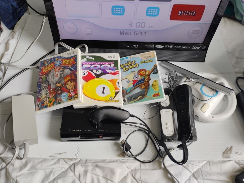 Nintendo Wii Console Bundle RVL-101 USA Black