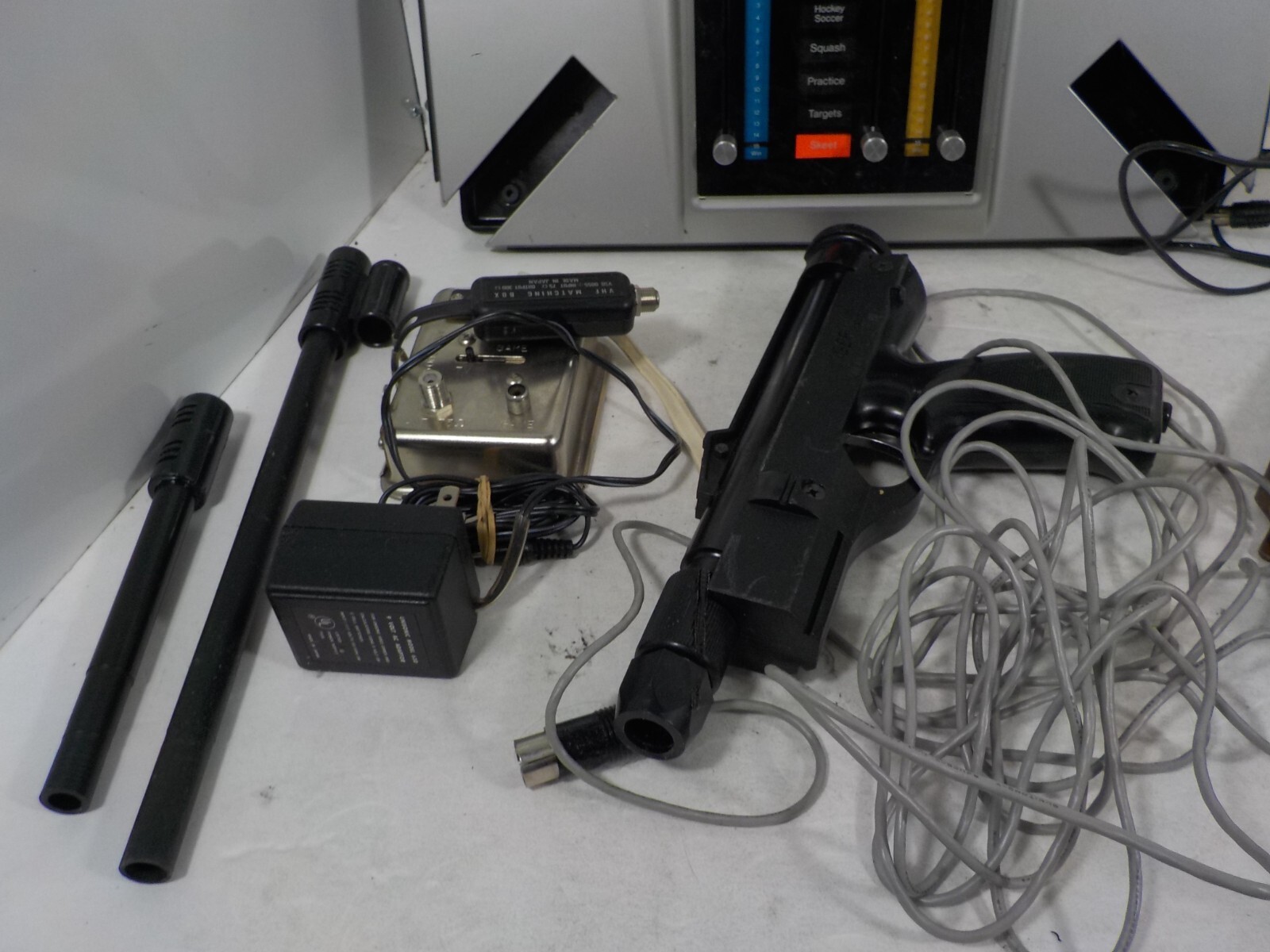 N A129 1977 Unisonic Tournament 1000 “Pong” Video Game Console Lot (Untested)