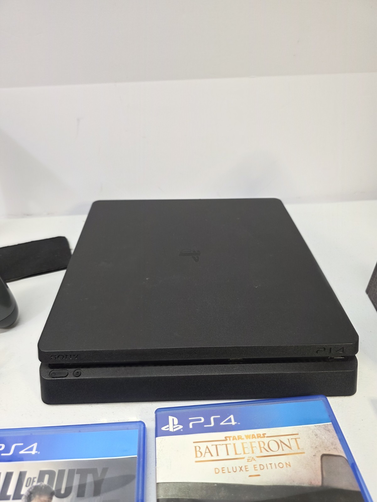 Sony PlayStation 4 Slim 500GB Black Console Bundle Games, Controllers Charger