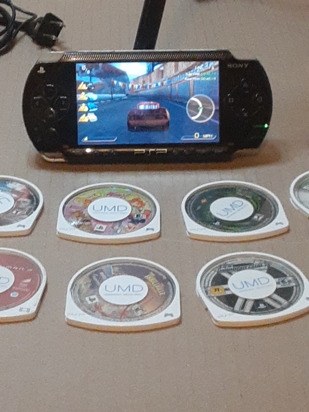 Sony PSP-1001 Black Handheld Console +CGR+8 GAMES+3 Movies.