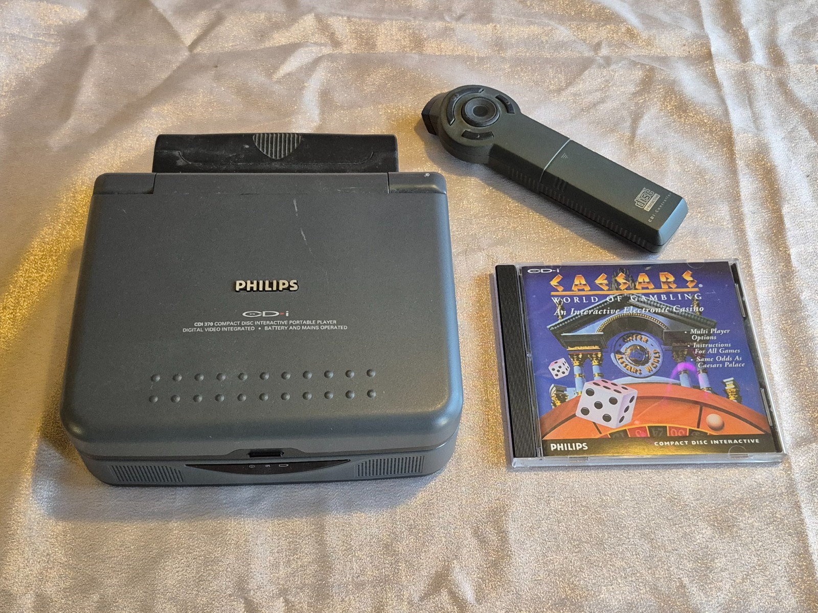 Philips 370 CDi Player Retro Console Nice Handheld Tested w/ Game Included VIDEO
