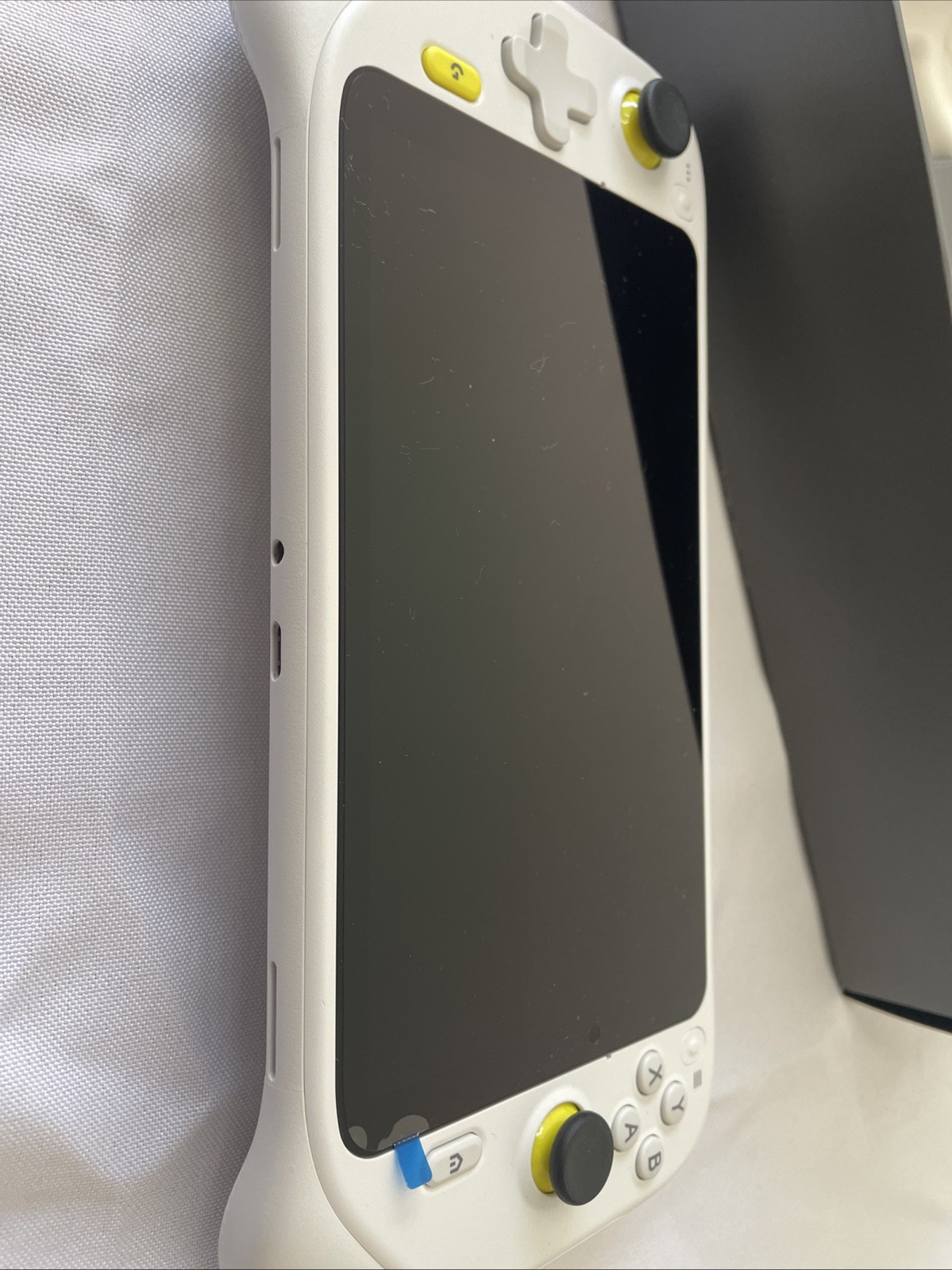Logitech G CLOUD Handheld Gaming Console Portable 1080P 7-Inch Touchscreen