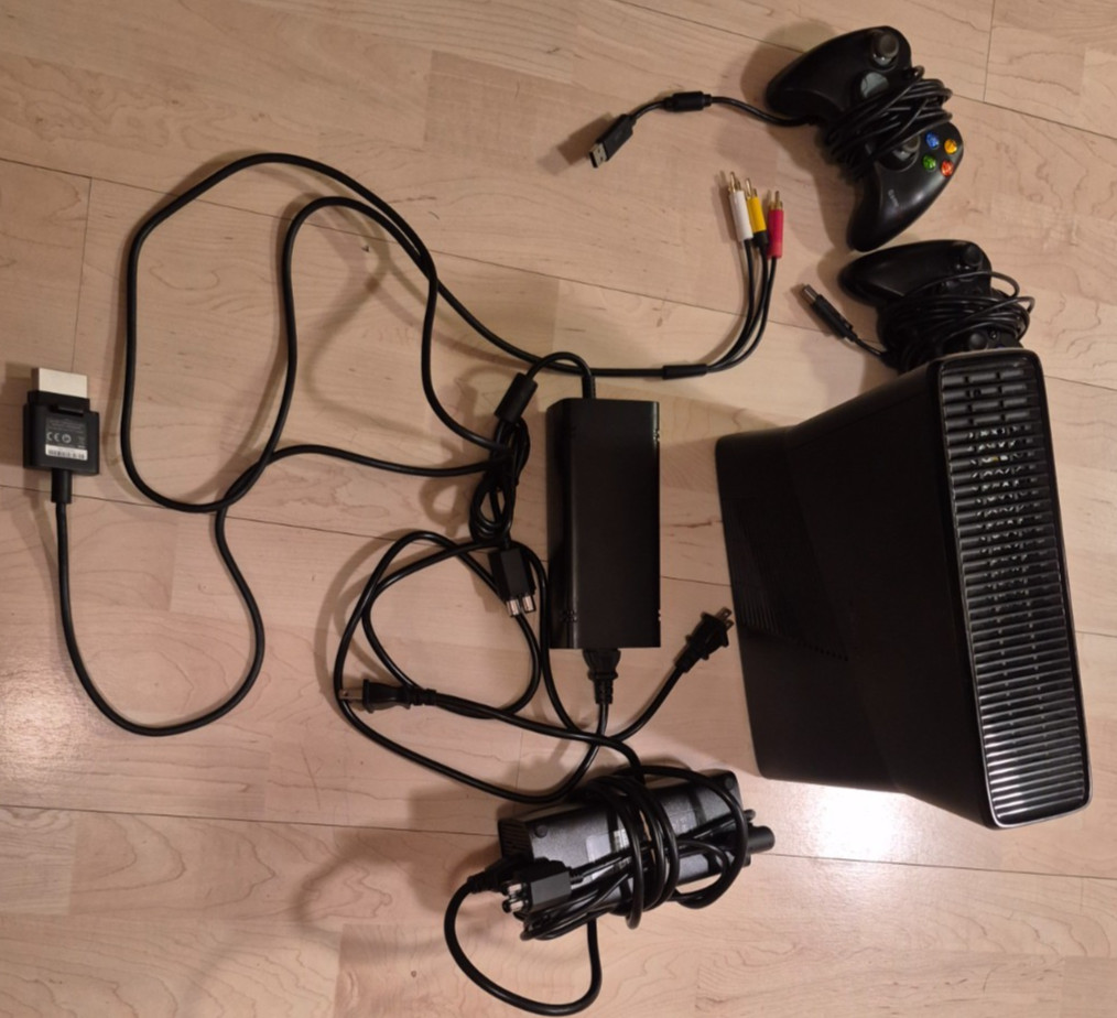 Microsoft Xbox 360 Kinect Bundle 250GB Matte Black Console