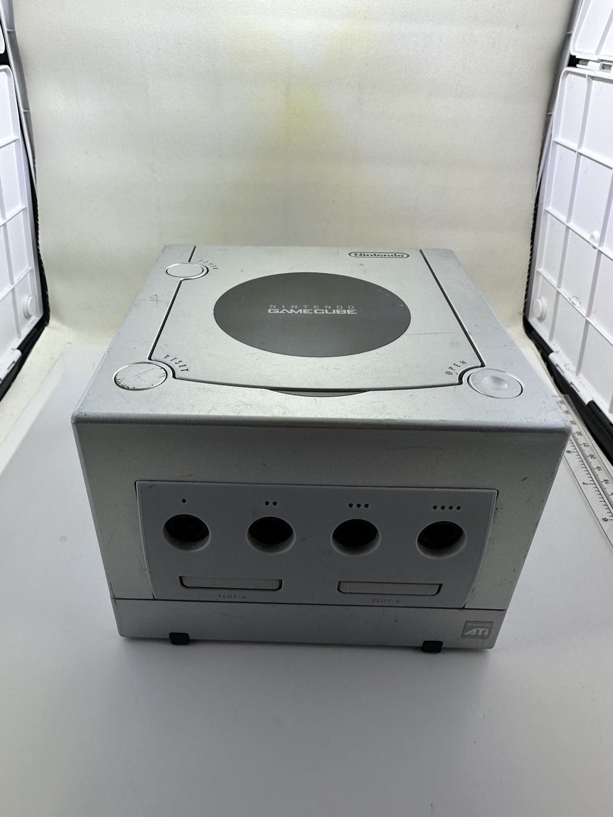 Nintendo DOL-001 USA GameCube Home Console – Silver -For Parts Doesn’t Read Disc
