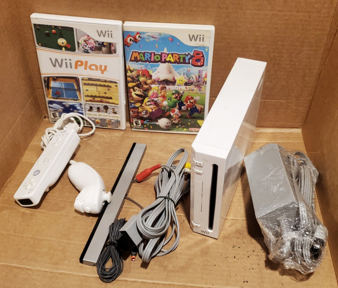 white Nintendo Wii Console Bundle #RVL-001 + mario Party 8 Game Tested