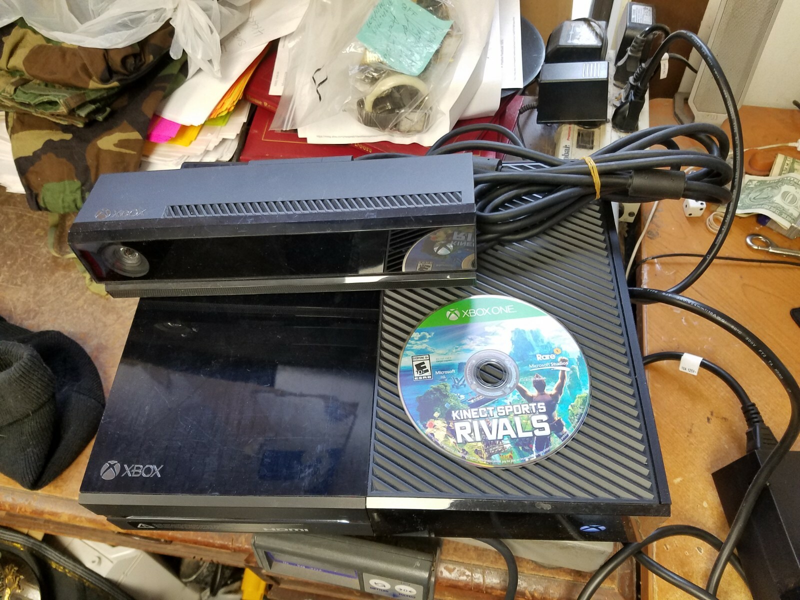 2014 Microsoft Xbox One 1540 500GB Black Home Console w/ Kinect & Wires