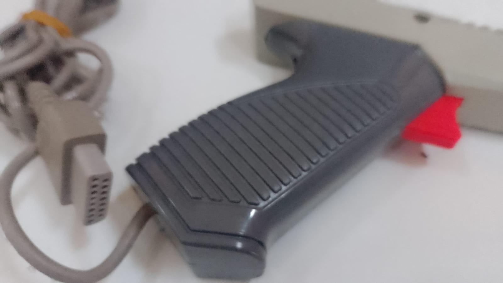 FAMICLON- INFRARED LIGHT PHASER GUN + BOX -15 PIN – MICRO GENIUS- RARE